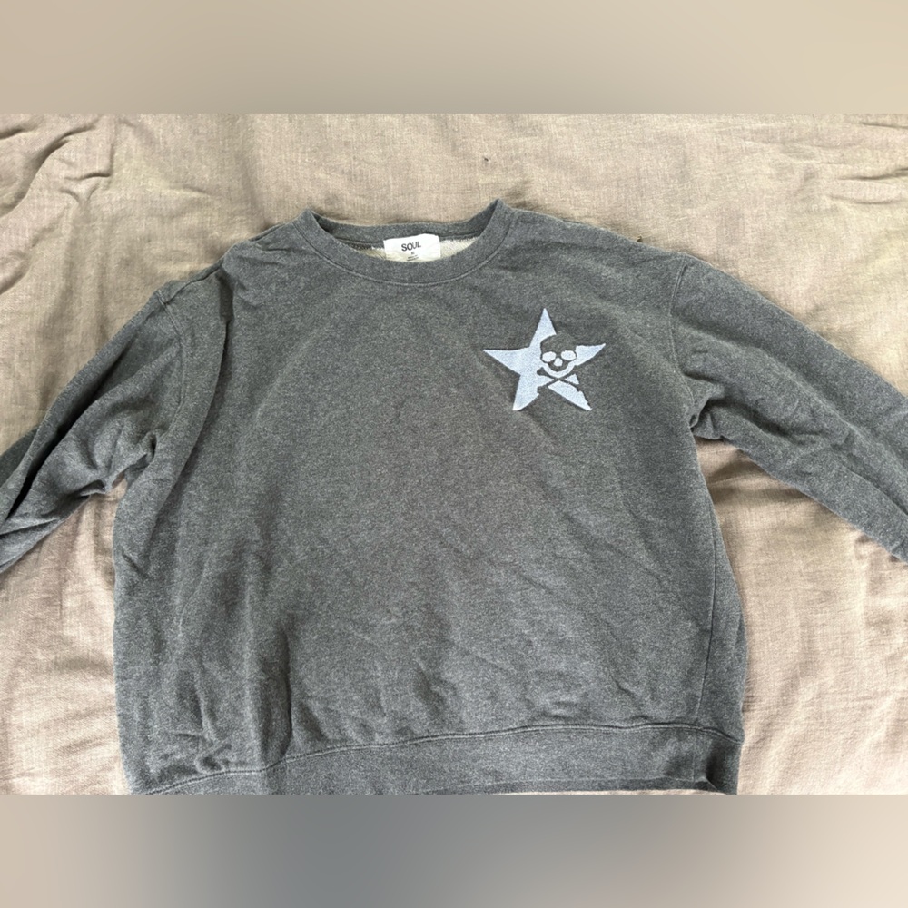 Soul Cycle Gray Sweatshirt with Star and Skull Design